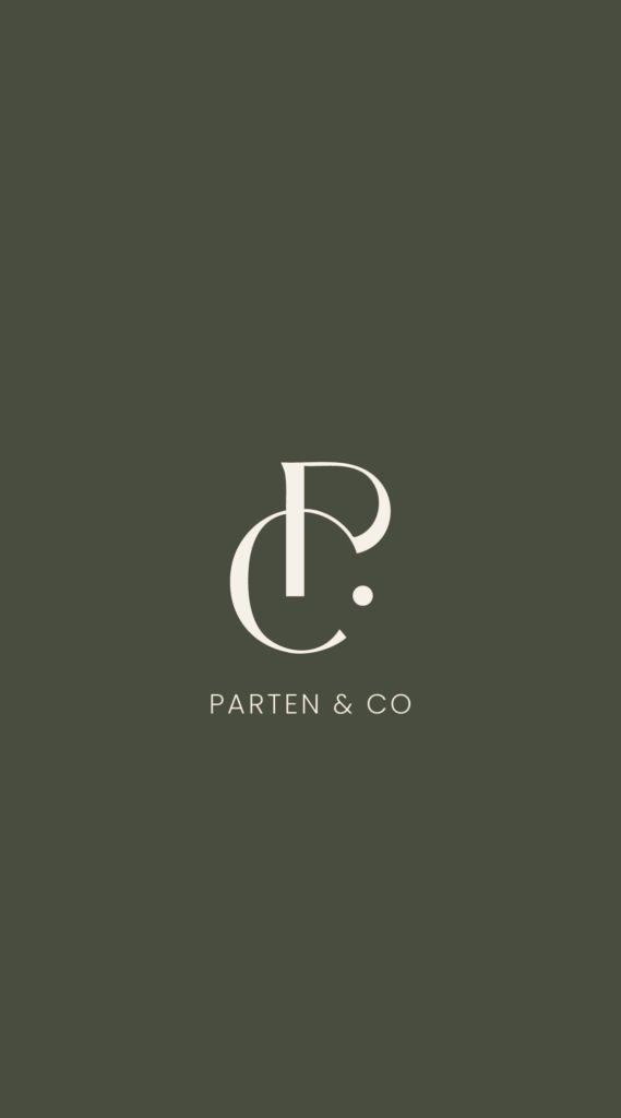 logo parten & co blanc sur fond vert foncé