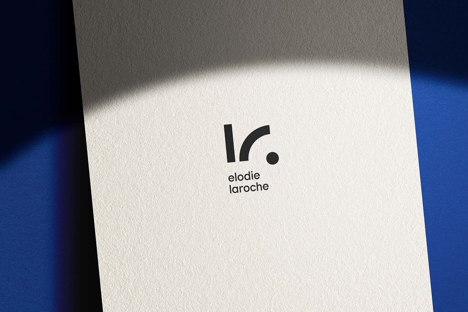 logo de l'architecte elodie laroche noir sur papier blanc