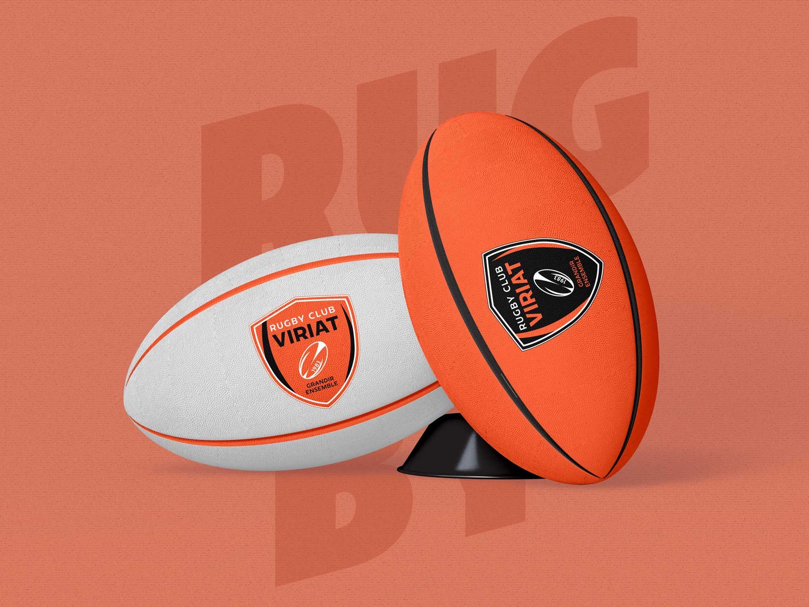 2 ballons de Rugby du club de Viriat sur un fond orange