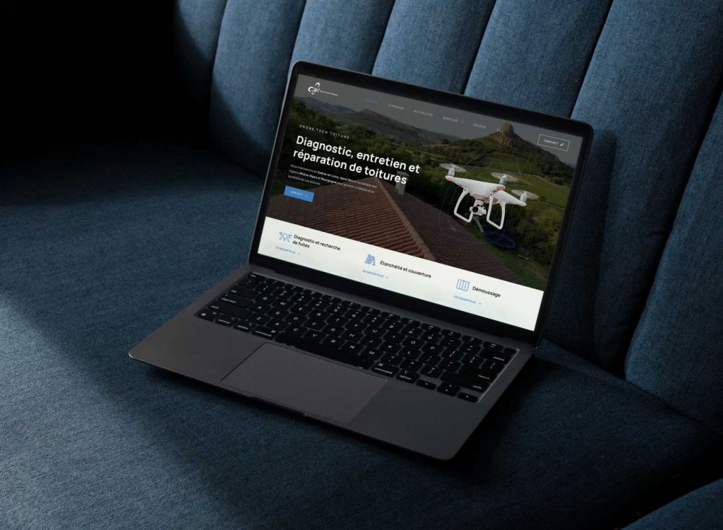 site drone tech toiture sur ordinateur